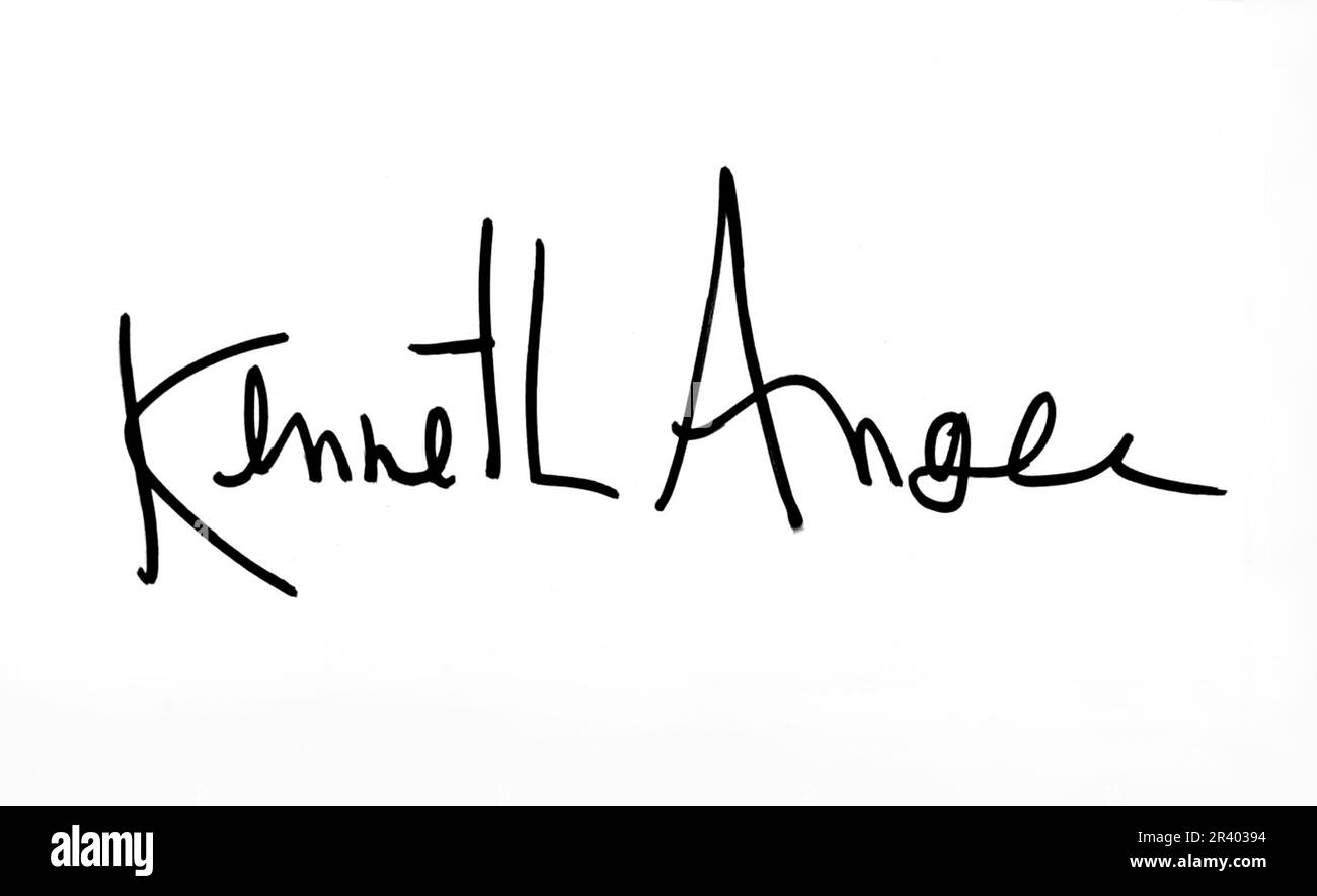 2000 c., USA : das Autogramm des skandalösen, schwulen Untergrunddarstellers, Schriftstellers und Filmregisseurs KENNETH WUT ( 1927 - 2023 ), Autor des skandalösen Buches HOLLYWOOD BABYLON ( Hollywood Babilonia ), 1959 . Unbekannter Fotograf. - GESCHICHTE - FOTO STORICHE - - FILM - UNTERIRDISCHES KINO - regista cinematografico - GAY - LGBT - LGBTQ - omosessualità - Omossuale - homosexuell - Homosexualität - REGISTA CINEMATOGRAFICO - SKANDALE - SCANDALI - SCANDALO - SCANDAL - pettolezzo - PETTOLEEZO - PRATOREZ - PRITZ - SETTO - SETTOLEZA - SCRATORIZ - SCRURO - SCRURO - SCRATEUR - LITERATUR - AUTOGRAFO - FIRMA - UNTERSCHRIFT -- ARCHIVIO Stockfoto