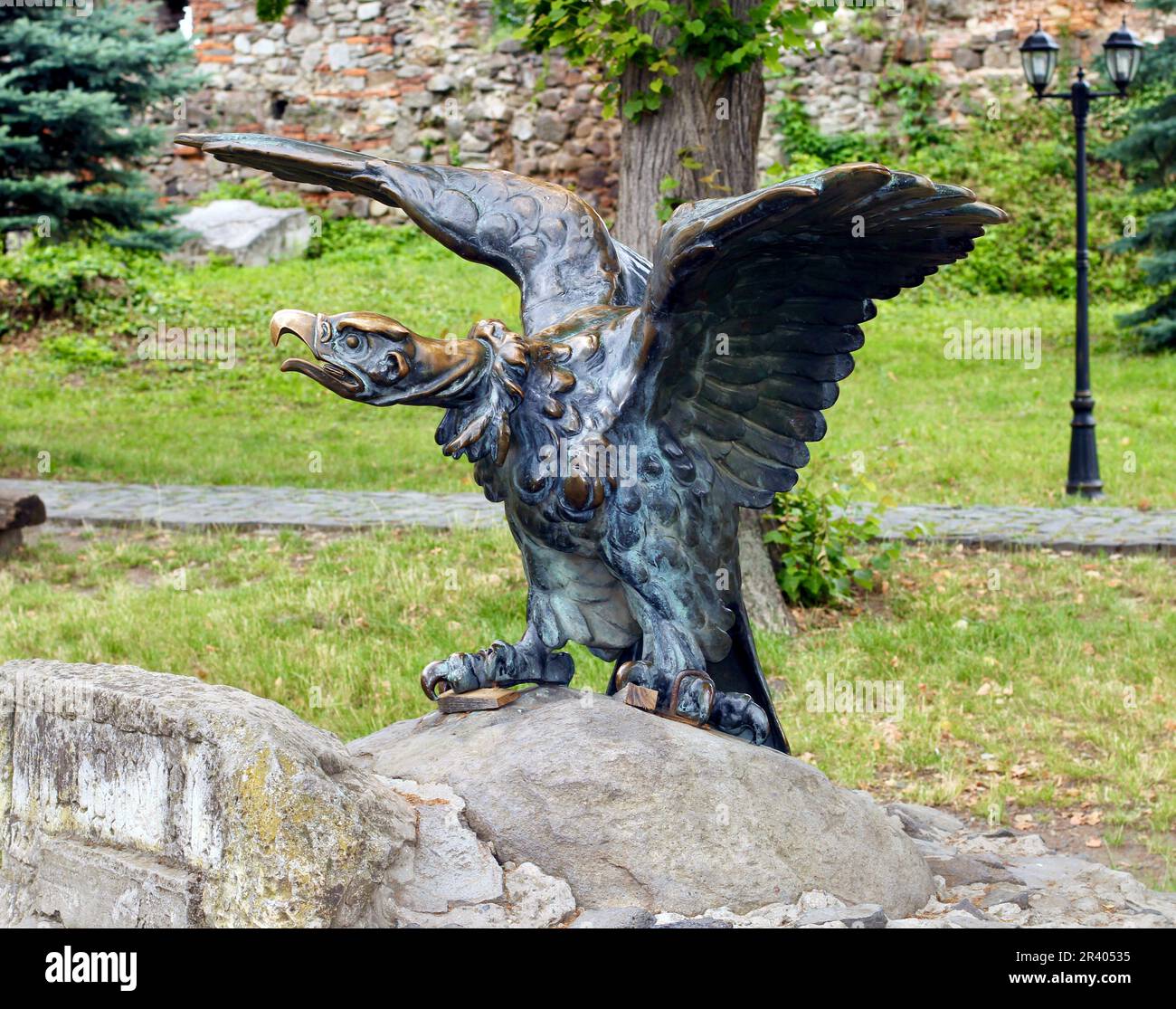 Burg Turul Uschhorod - Skulptur von Turul (ein mythologischer Vogel der Ungarn) - Stockfoto
