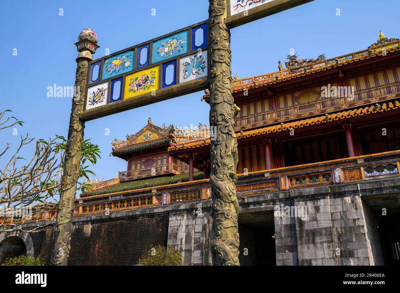 Im Inneren des Meridian-Tors in der historischen Zitadelle von Hue, der antiken kaiserlichen Stadt und Hauptstadt von Vietnam. Stockfoto