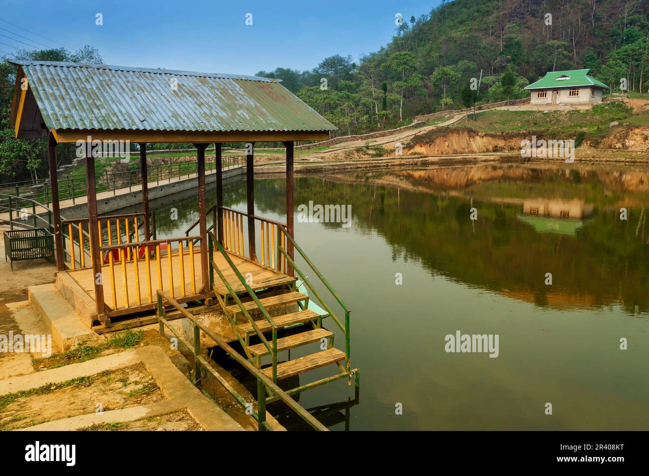 Bootstouren in Chayatal oder Chaya Taal, West Sikkim, Indien. Berühmt für die Reflexion des schneebedeckten Mount Kanchenjunga und Kabru auf dem See Himalaya Stockfoto