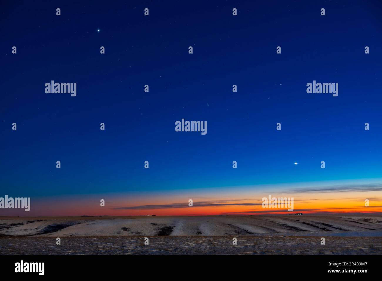 Jupiter, Venus und Saturn in der Dämmerung, Alberta, Kanada. Stockfoto