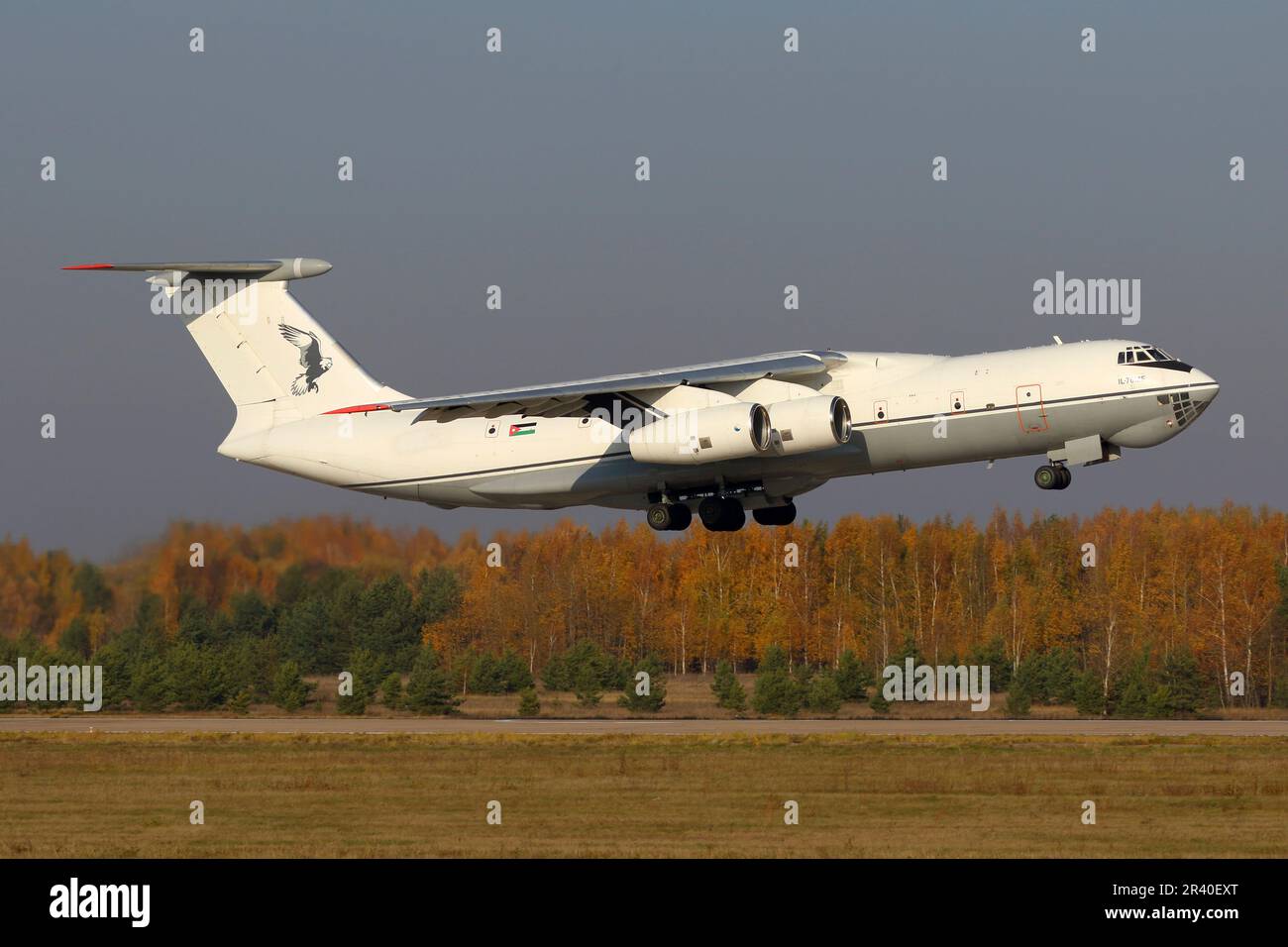 Ein IL-76MF-Transportflugzeug der jordanischen Luftwaffe startet in Zhukowsky, Russland. Stockfoto