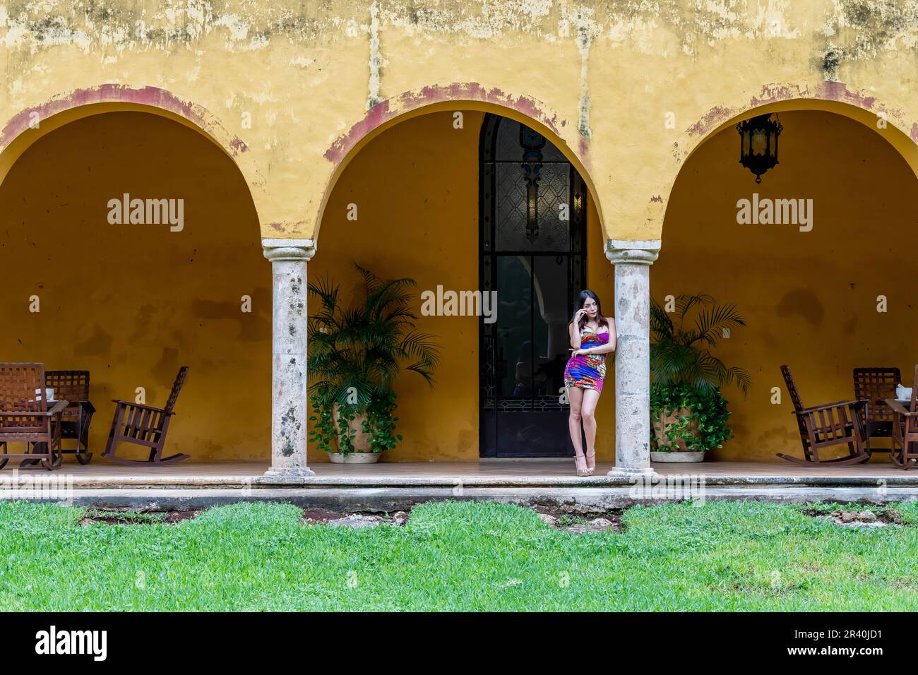 Ein hübsches lateinamerikanisches Model genießt Einen Tag in Einem lokalen Spa in Mexiko Stockfoto