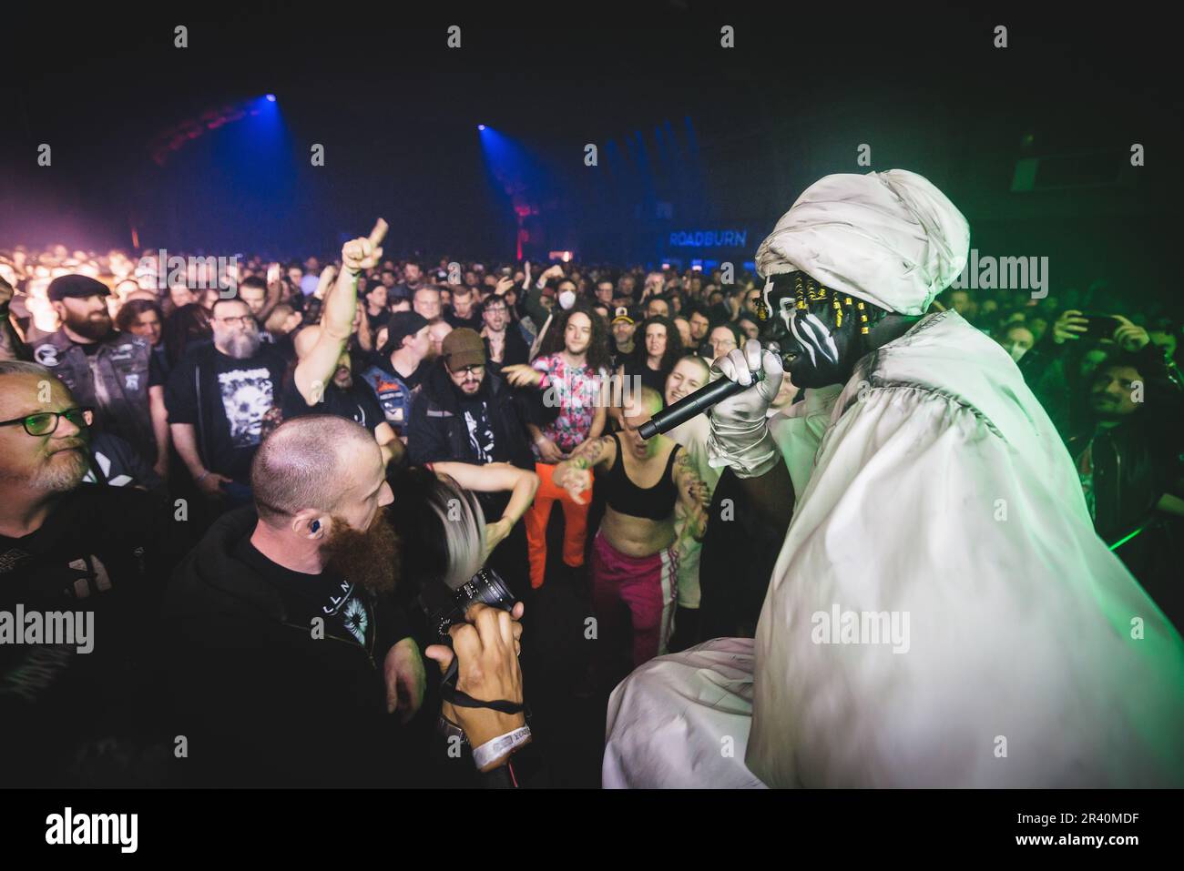 Tilburg, Niederlande. 21., 2023. April. Der sambisch-kanadische Rapper Backxwash führt während des niederländischen Musikfestivals Roadburn Festival 2023 in Tilburg ein Live-Konzert auf. (Foto: Gonzales Photo - Peter Troest). Stockfoto