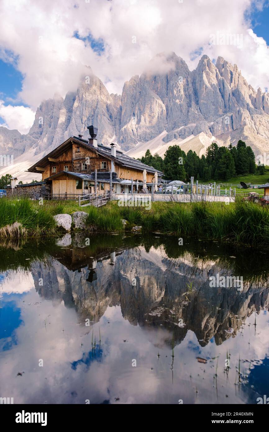 Geisler Alm, Dolomiten Italien, Wandern in den Bergen von Val Di Funes in italienischen Dolomiten Stockfoto