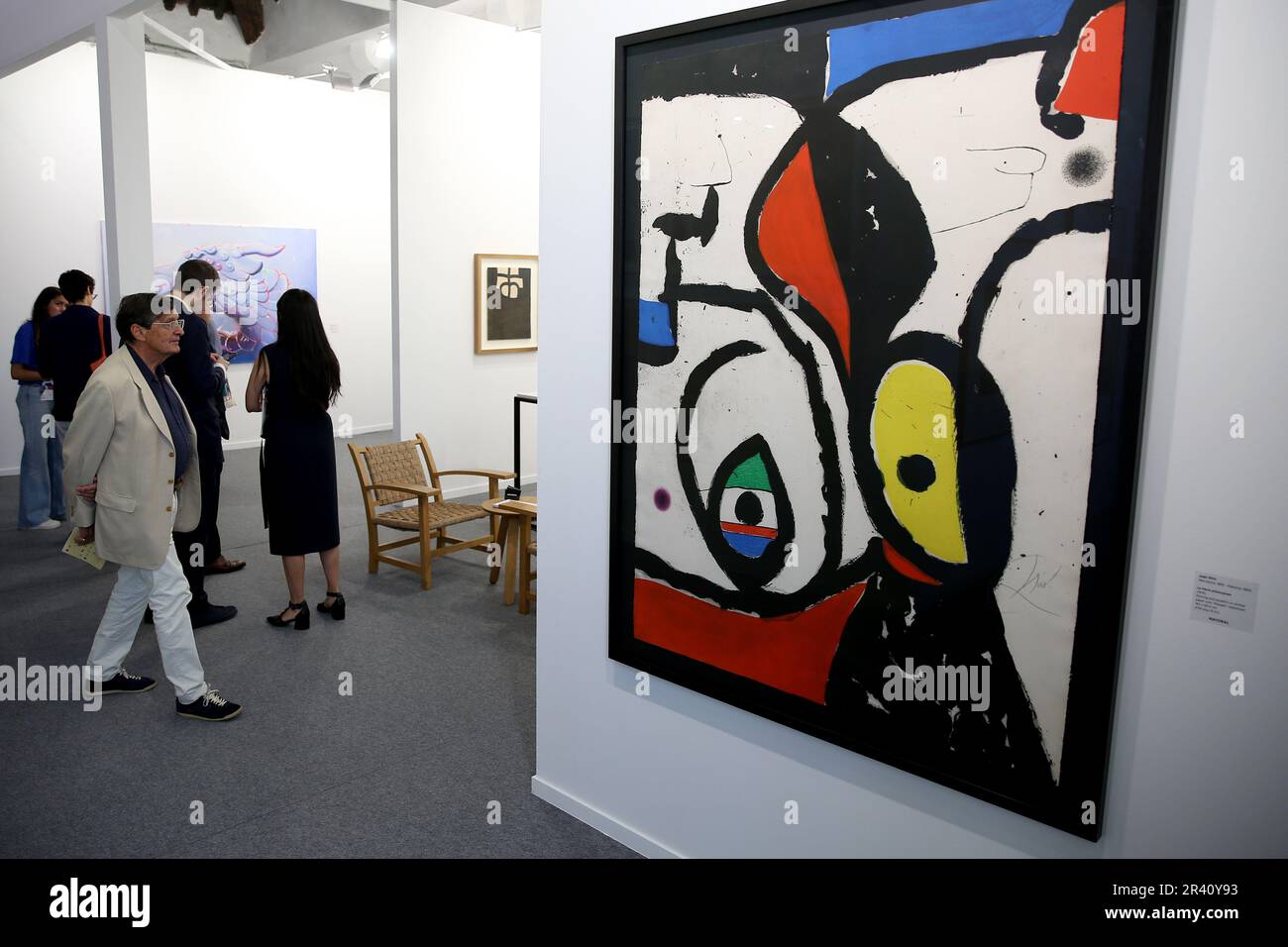 Lissabon, Portugal. 21. Mai 2023. Gäste besuchen am 25. Mai 2023 die internationale Ausstellung für zeitgenössische Kunst ARCOlisboa 2023 im Cordoaria Nacional in Lissabon, Portugal. ARCOlisboa ist vom 26. Bis 28. Mai 2023 für die breite Öffentlichkeit zugänglich. (Kreditbild: © Pedro Fiuza/ZUMA Press Wire) NUR REDAKTIONELLE VERWENDUNG! Nicht für den kommerziellen GEBRAUCH! Stockfoto