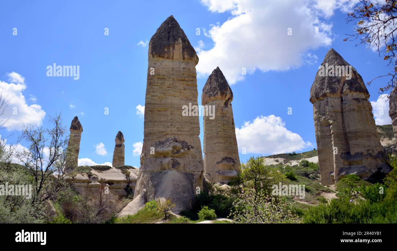 Goreme, zwischen den Felsformationen, den sogenannten Feenkamine
