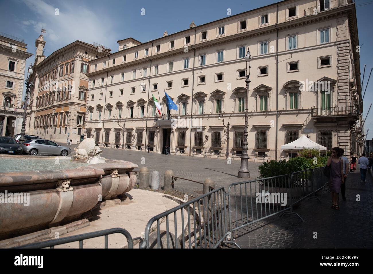 Verschiedene italienische Gebäude in Rom, Italien an einem sonnigen Tag Stockfoto
