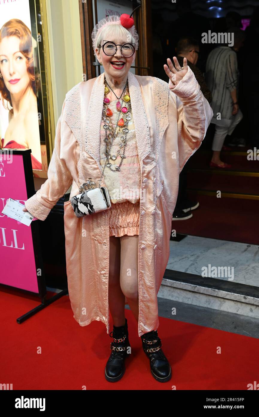 London, England, Großbritannien. 25. Mai 2023. Su Pollard besucht The Opening Night Aspects of Love, Lyric Theatre, London, Großbritannien. Kredit: Siehe Li/Picture Capital/Alamy Live News Stockfoto