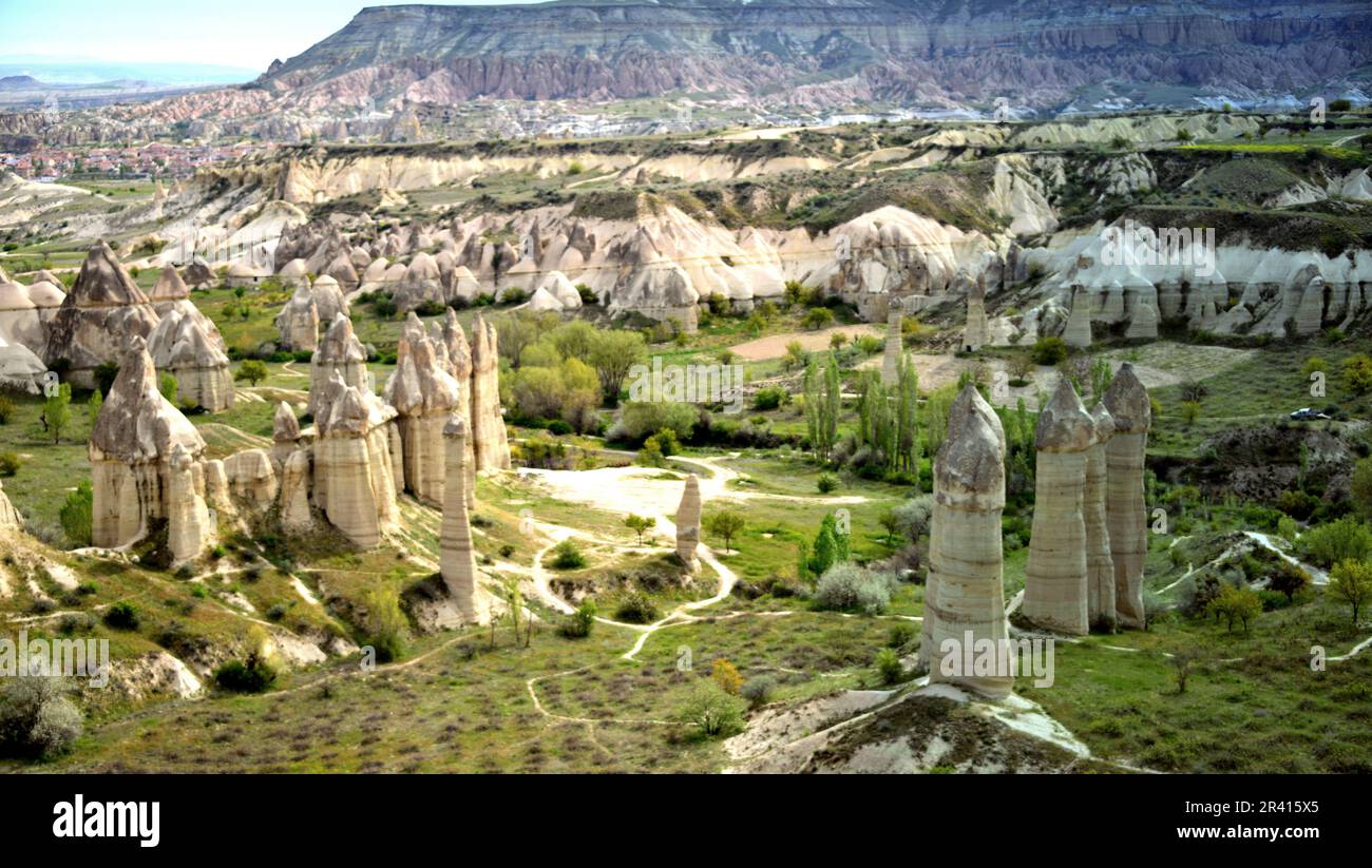 Goreme, zwischen den Felsformationen, den sogenannten Feenkamine