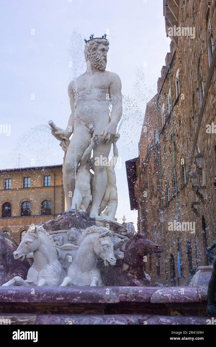 Der Neptun-Brunnen in Florenz, Italien. Gelegen an der Piazza della Signoria, vor dem Palazzo Vecchio. Stockfoto