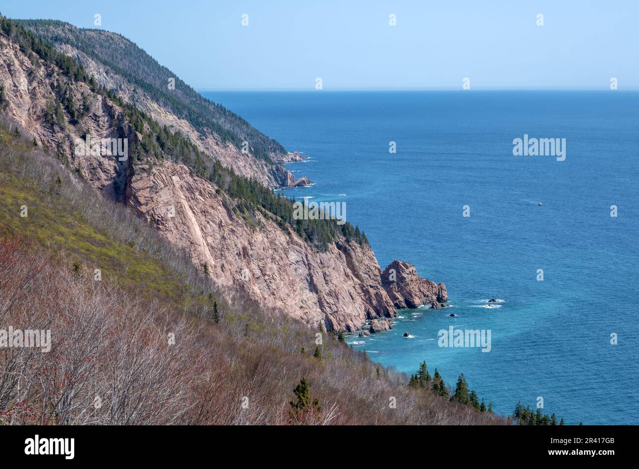 Die Westküste von Cape Breton Island, von einem hohen Aussichtspunkt in den Cape Breton Highlands aus gesehen. Die Cabot Trailwinds sind weit weg Stockfoto