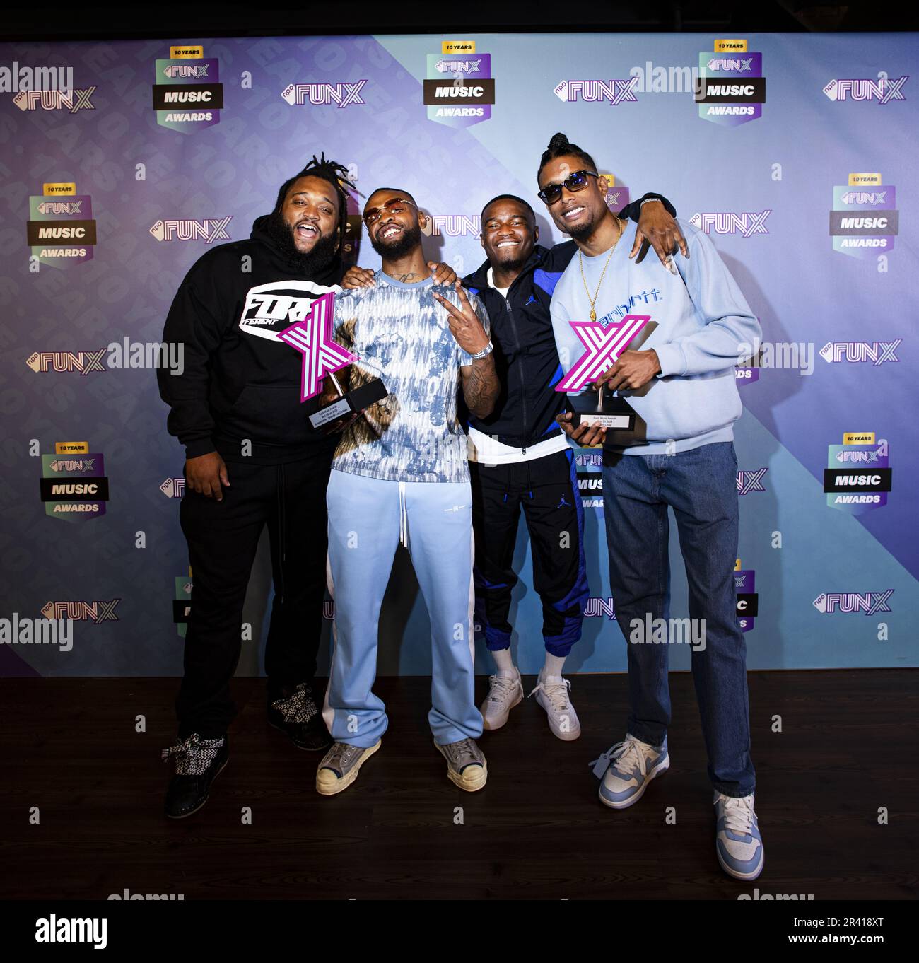 AMSTERDAM Broederliefde gewinnt bei der Präsentation der zehnten Ausgabe der FunX Music Awards
