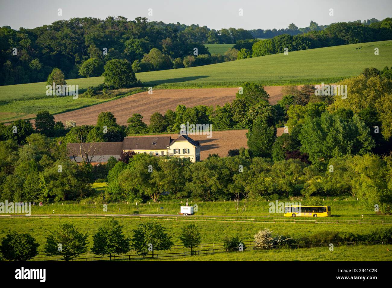 Das Ruhrtal zwischen Essen und Mülheim an der Ruhr, von Norden aus vom Bezirk Mülheim in Mintard, NRW, Deutschland, Stockfoto