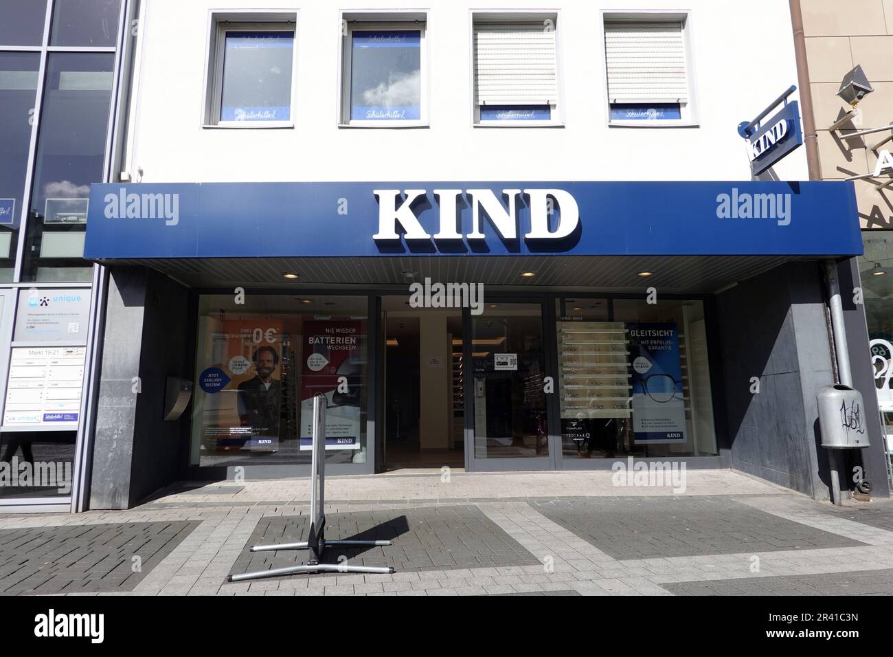 Branch of the Kind Group, Fachgeschäft für Hörgeräteakustik und Augenoptik - Symbolbild Stockfoto