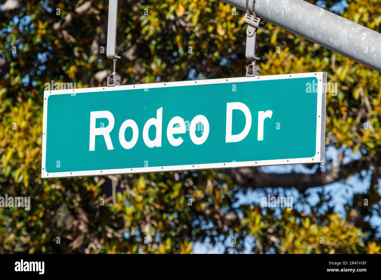 Straßenschild „Rodeo Dr Drive“ in Beverly Hills, Los Angeles, USA Stockfoto