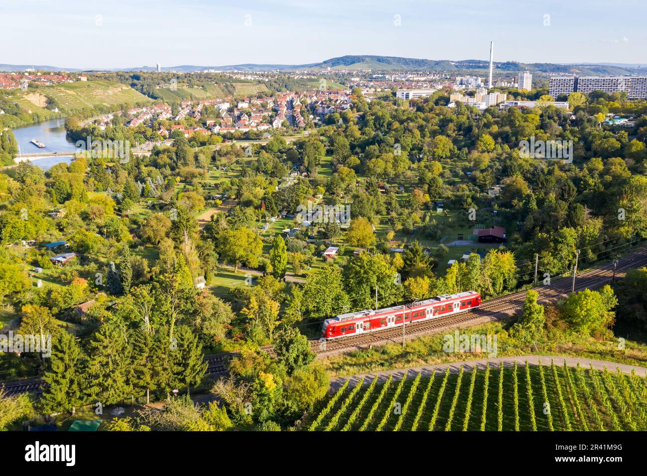 DB Deutsche Bahn Regionalbahn auf der Schusterbahn aus der Vogelperspektive in Stuttgart Stockfoto