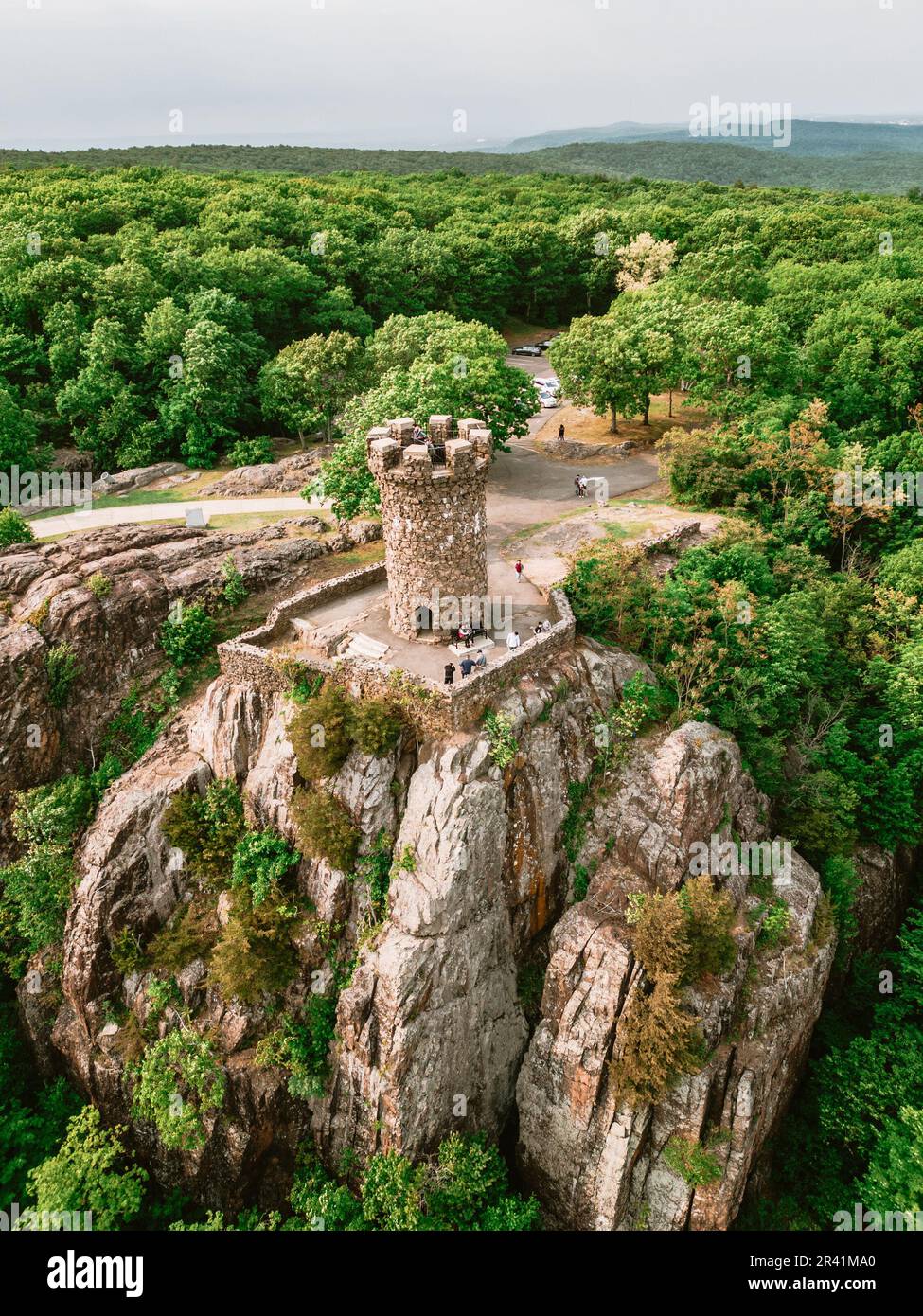 Blick von oben vom Castle Craig im Hubbard Park in Meriden, Connecticut. Stockfoto