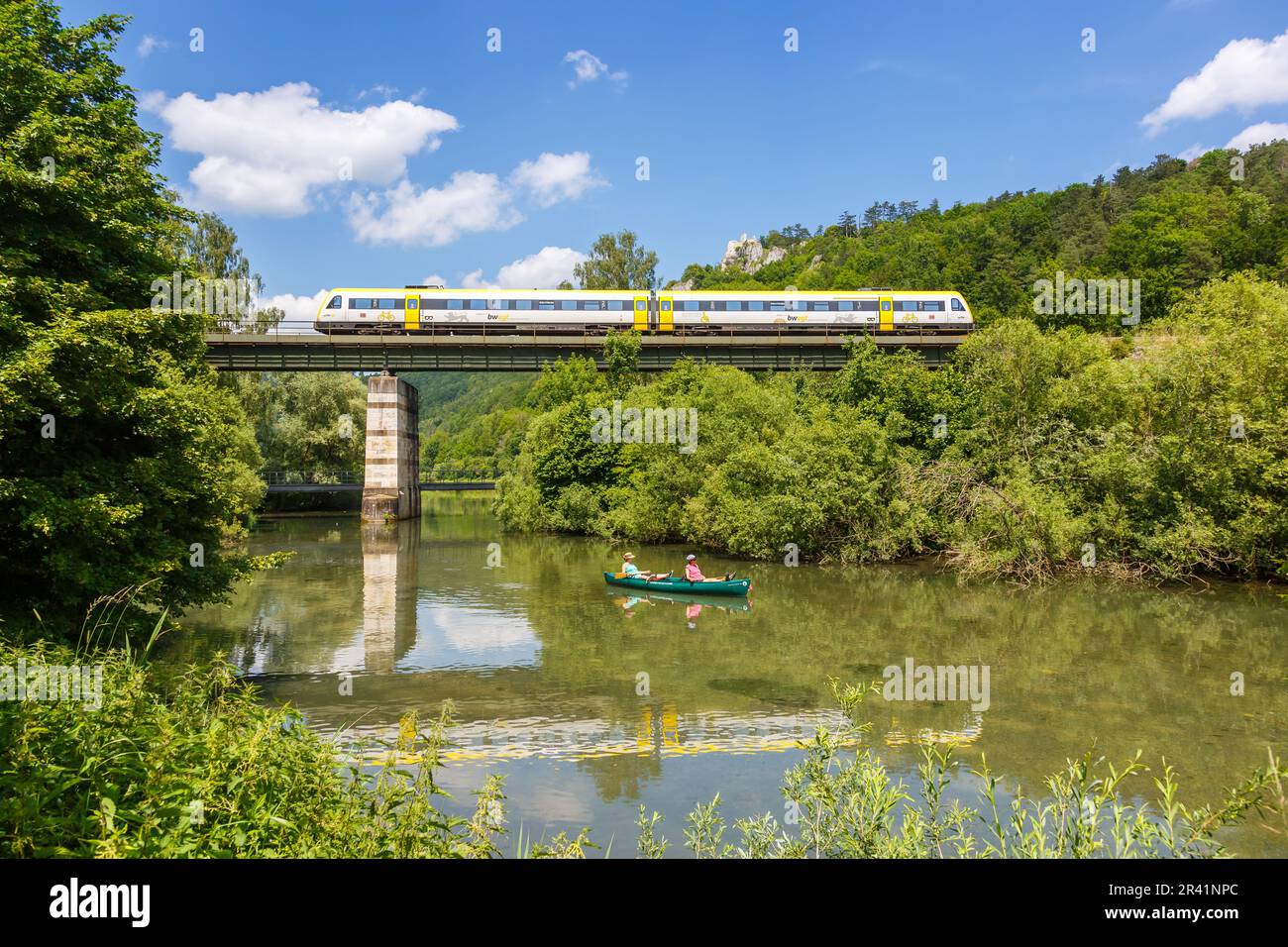 DB Deutsche Bahn Regionalzug für Bwegt in Blaubeuren, Deutschland Stockfoto