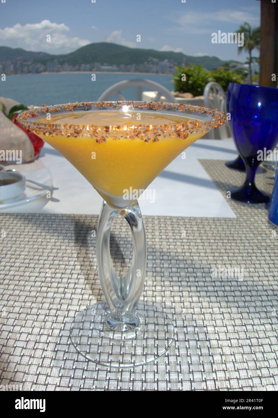 Gefrorene Mango Margarita serviert am Las Brisas Private Beach in Acapulco, Mexiko Stockfoto