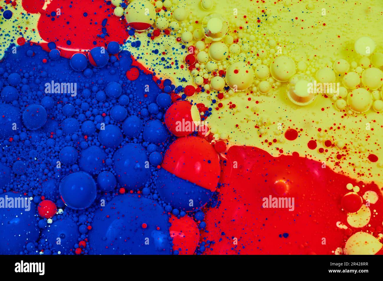 Drei blaue, rote und gelbe Streifen als Hintergrundelement Stockfoto