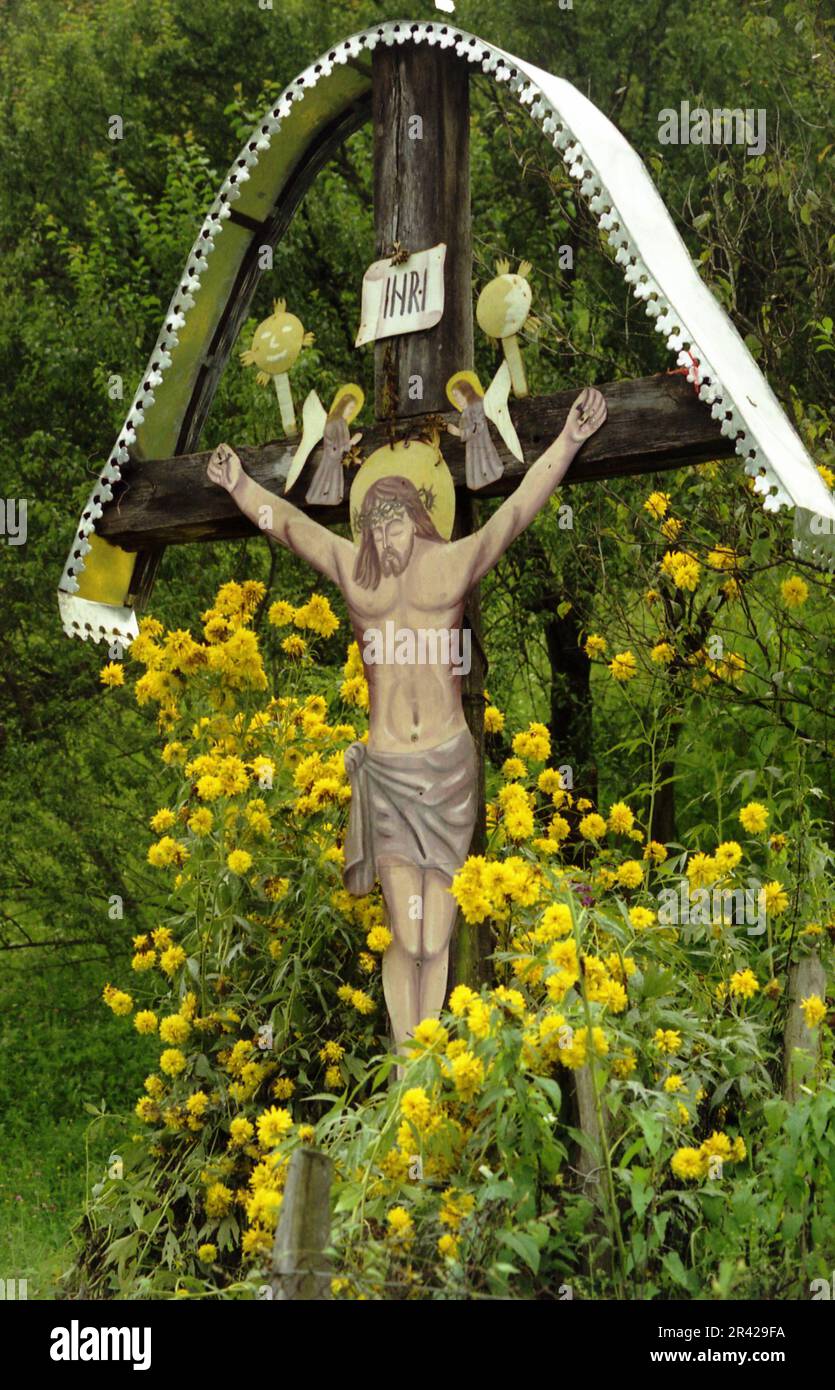 Straßenkruzifix in Suceava County, Rumänien, ca. 2000 Stockfoto