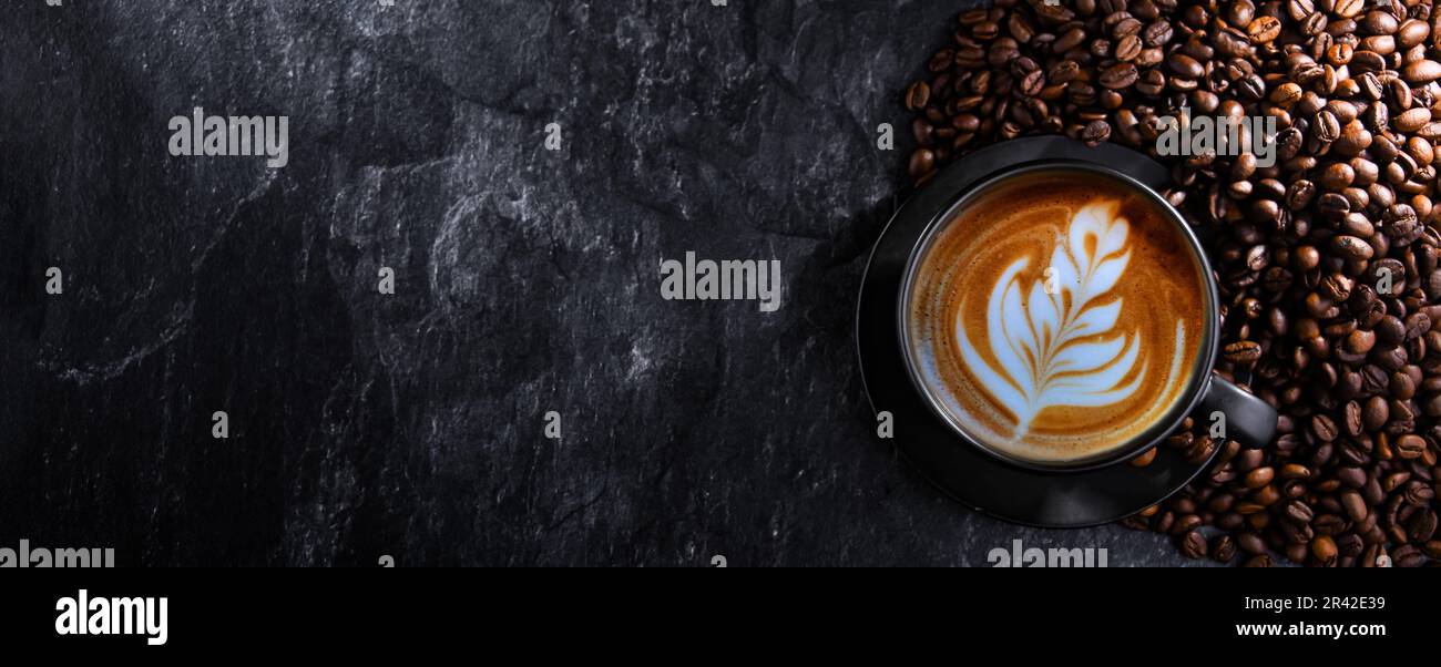 Komposition mit einer Tasse Kaffee. Stockfoto