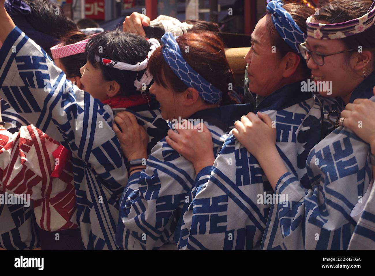 Leute beim Sanja Festival, Asakusa, Tokio, Japan Stockfoto