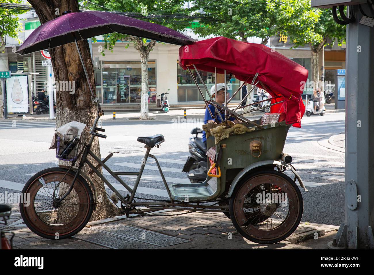 Rikscha auf der Pishi Street, Gusu District, Suzhou, Jiangsu Stockfoto