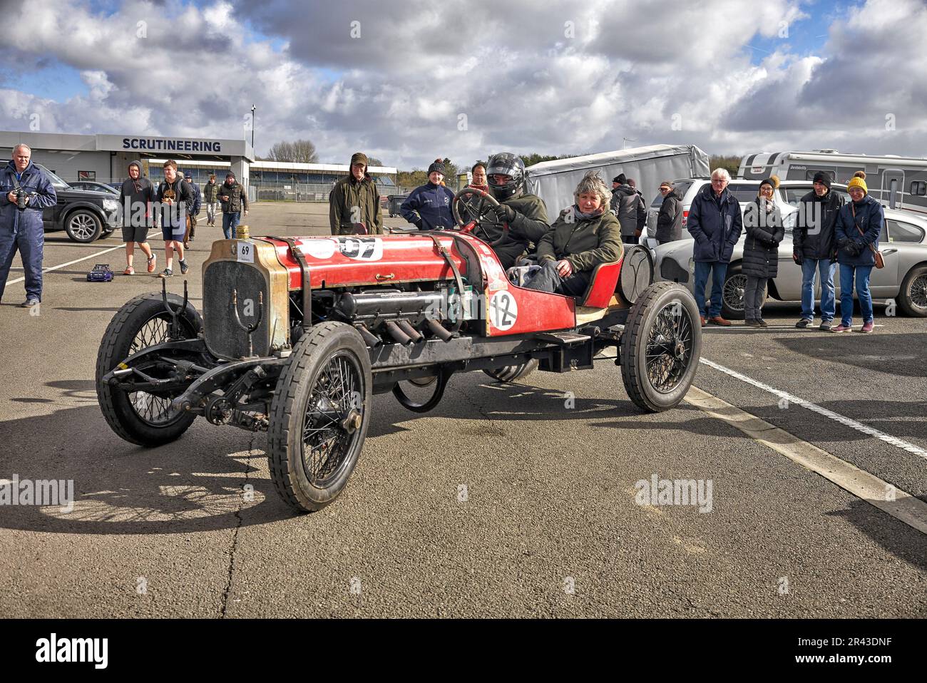 Ein alter Vauxhall-Wagen. 2023 VSCC Pomeroy Trophy Classic Cars Silverstone Circuit England Großbritannien Stockfoto
