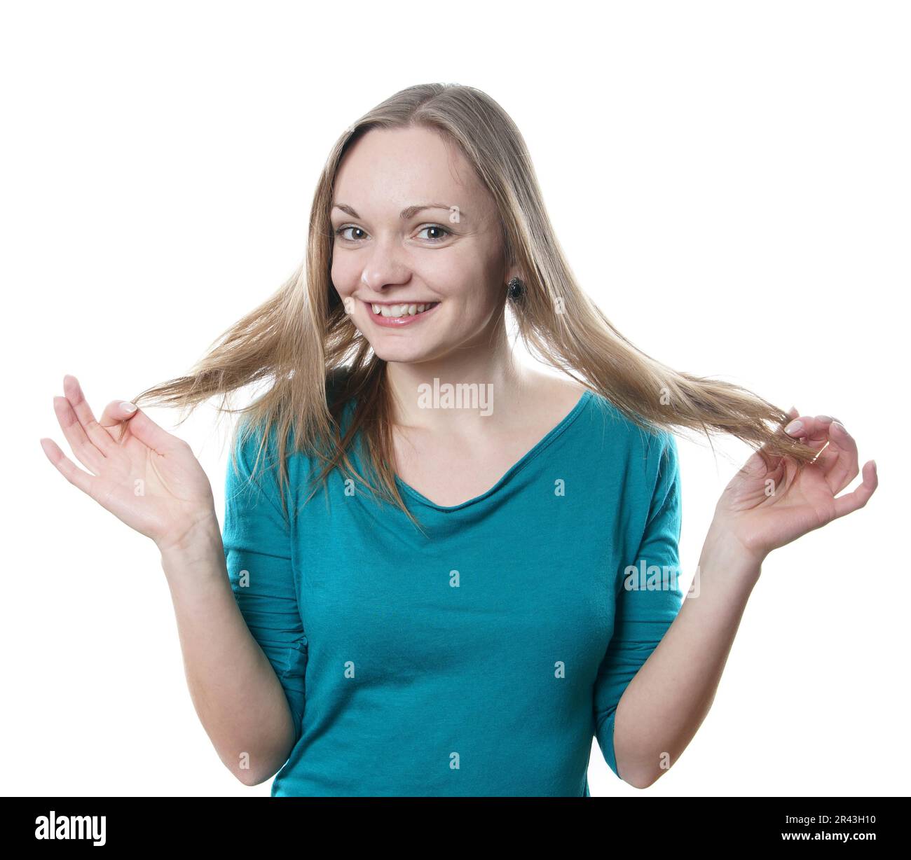 Junge blonde Frau mit ihren Haaren spielen Stockfoto
