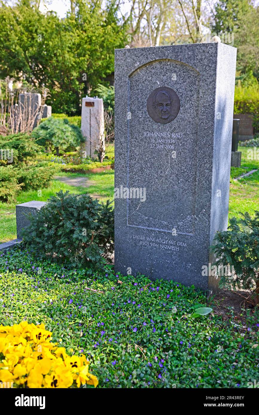 Ehrengrab des Politikers, Ministerpräsidenten und Bundespräsidenten Johannes Rau, Dorotheenstaedtischer Friedhof, Berlin Mitte, Deutschland Stockfoto