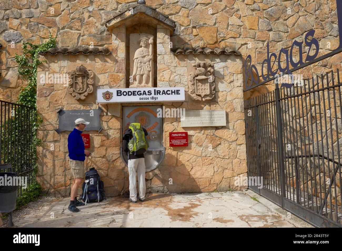 Weg von St. James, Wine Fountain, Bodegas Irache, Pilger, Camino de Santiago, Navarre, Ayegui, Navarre, Spanien Stockfoto