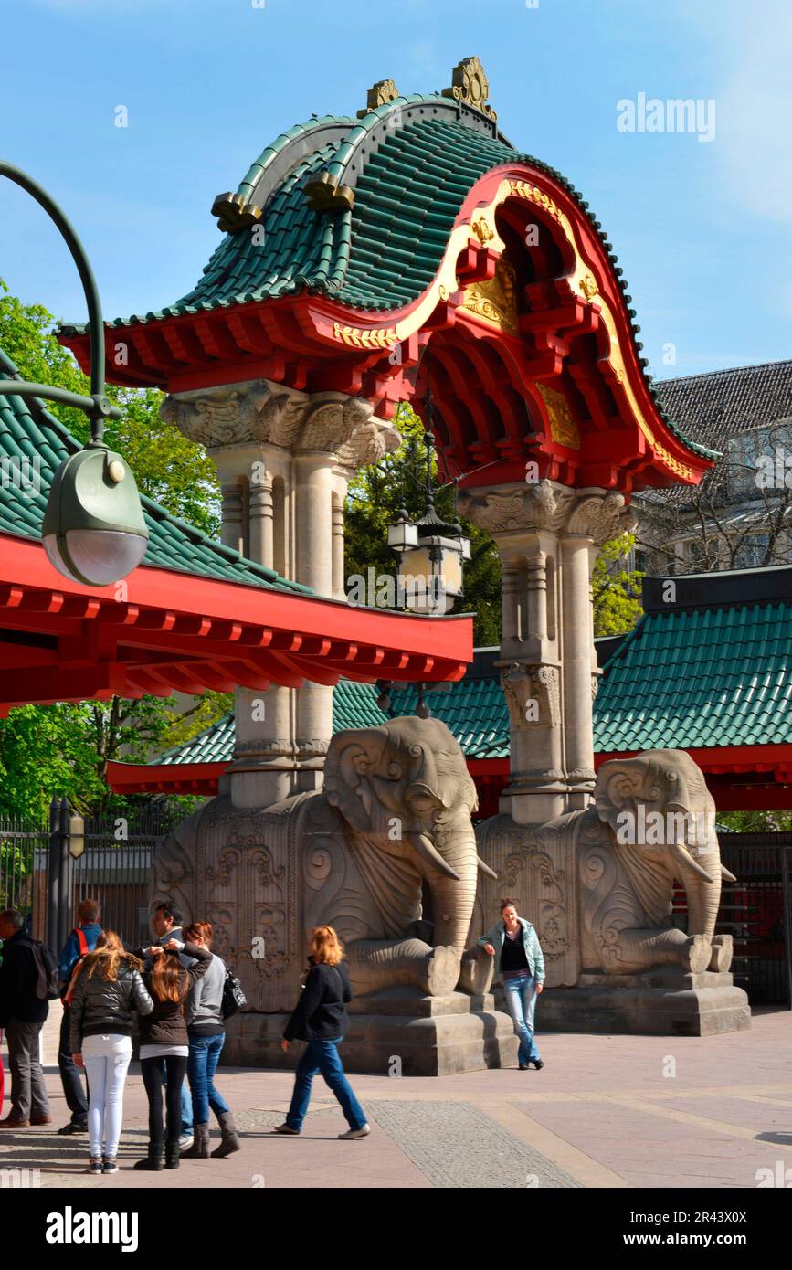 Elefantentor, Zoo, Budapester Straße, Tiergarten, Berlin, Deutschland Stockfoto
