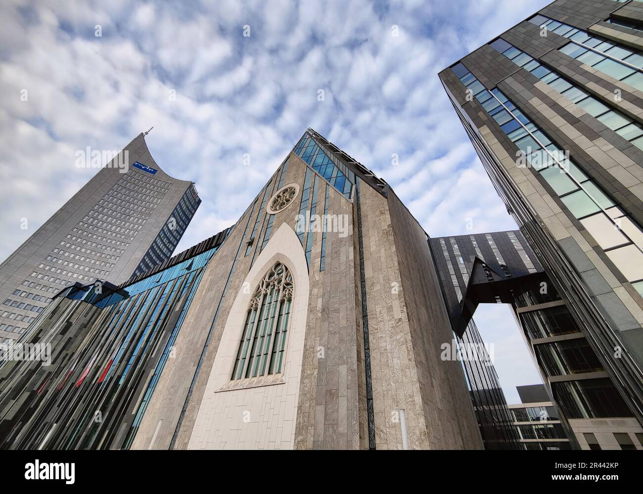 City-Hochhaus mit dem neuen Augusteum und Paulinum - Versammlungshalle und Universitätskirche St. Pauli, Haupthochhaus der Universität Stockfoto