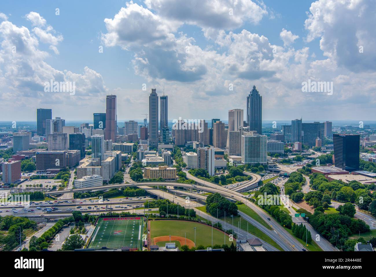 Die Skyline von Atlanta, Georgia an einem sonnigen Tag Stockfoto