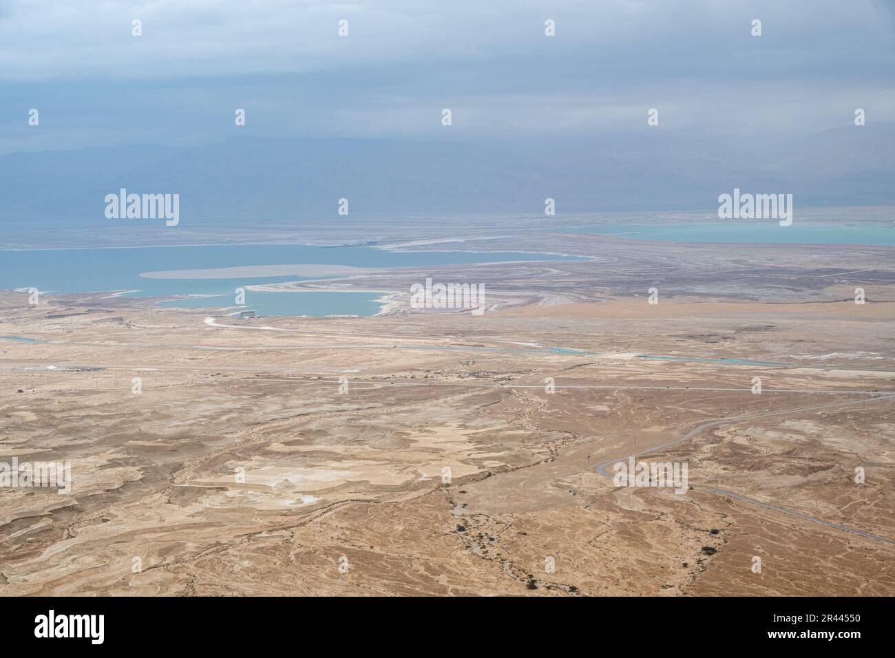 Blick auf das Tote Meer und die Judäische Wüste, südlicher Bezirk, Israel. Stockfoto