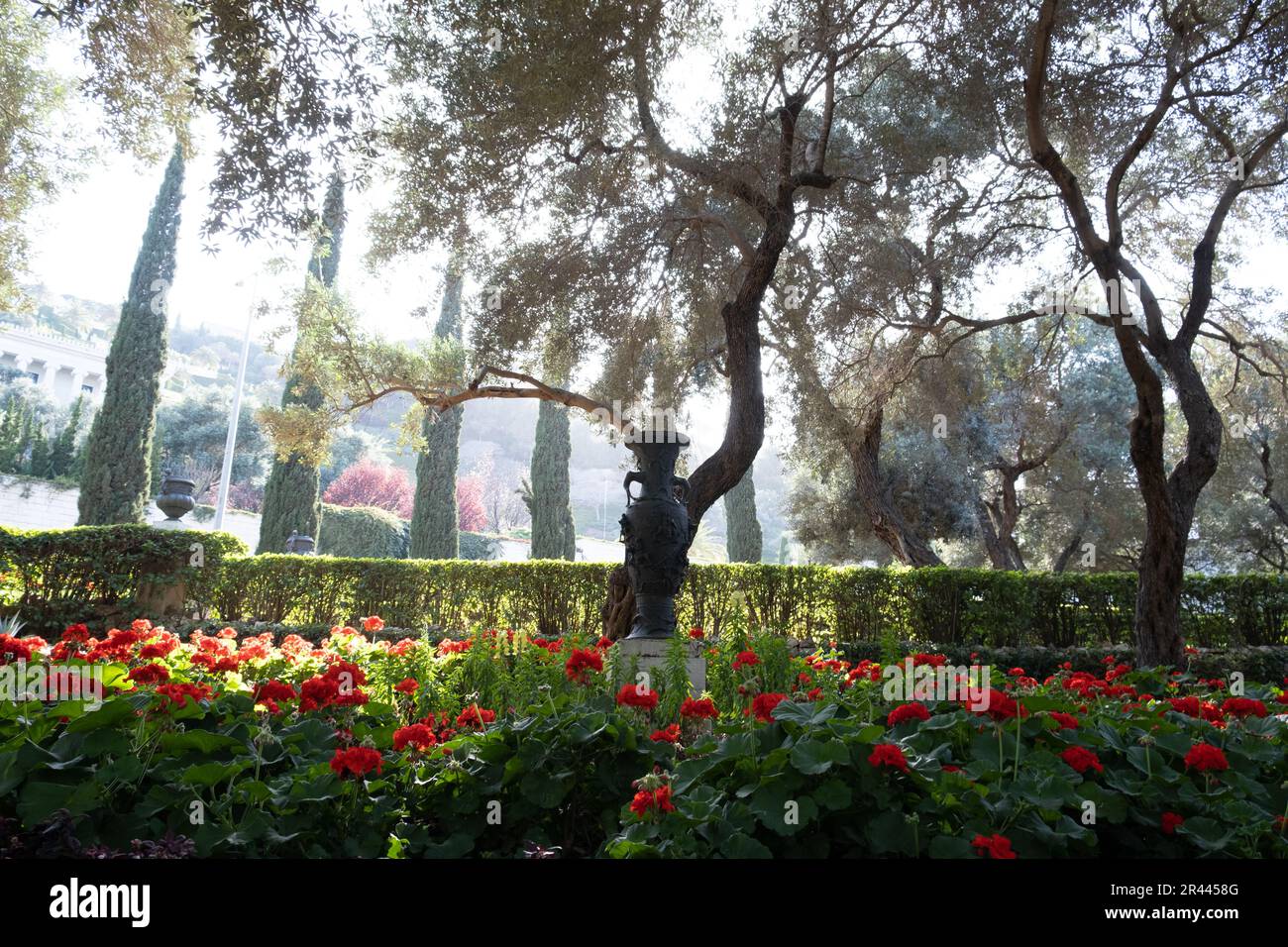 Detail einer Vase in den Bahai Gardens an den Hängen von Carmel Mounta Stockfoto