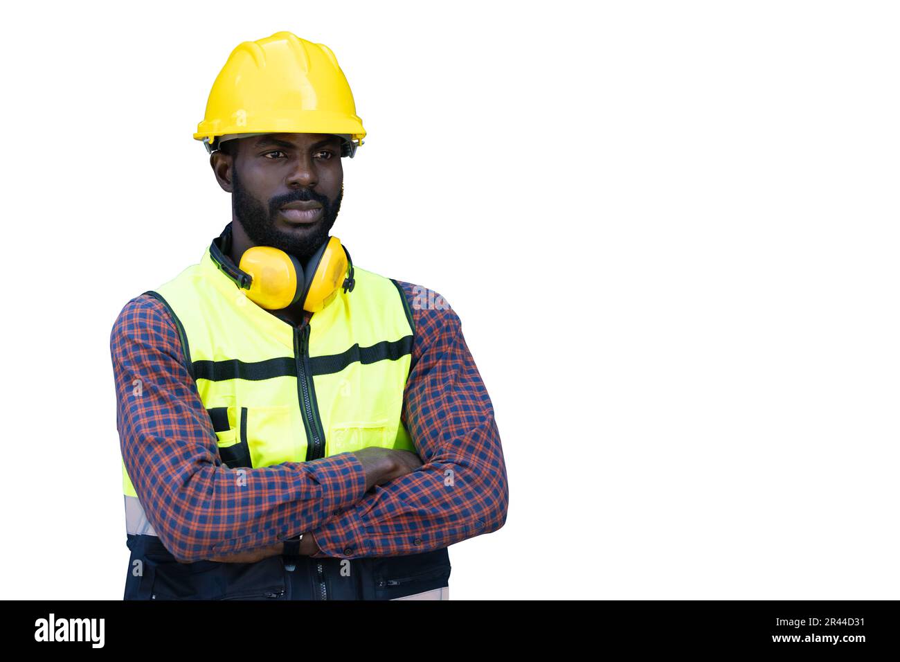 Afrikanischer Ingenieur Arbeiter aus dem Schwarzen, selbstbewusster Arm gefaltet, isoliert auf weißem Hintergrund stehend Stockfoto