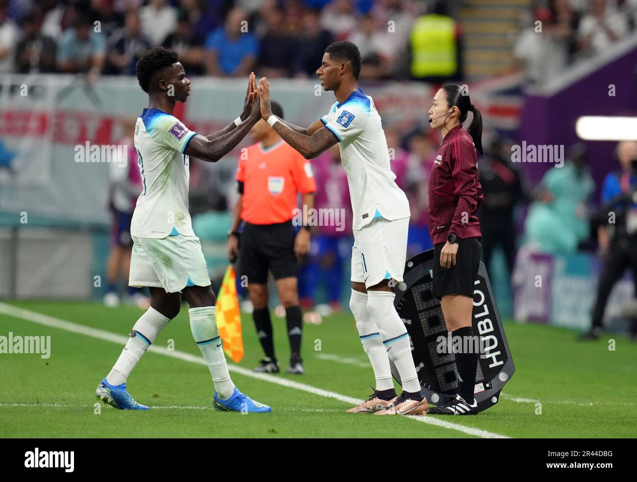 Aktenfoto vom 25-11-2022 von Englands Marcus Rashford ersetzt Bukayo Saka. Marcus Rashford und Bukayo Saka waren zwei der Stars der Weltmeisterschaft in einer brillanten Erlösgeschichte nach dem ekelhaften rassistischen Missbrauch, den sie nach der Euro 2020 erhielten. Ausgabedatum: Freitag, 26. Mai 2023. Stockfoto