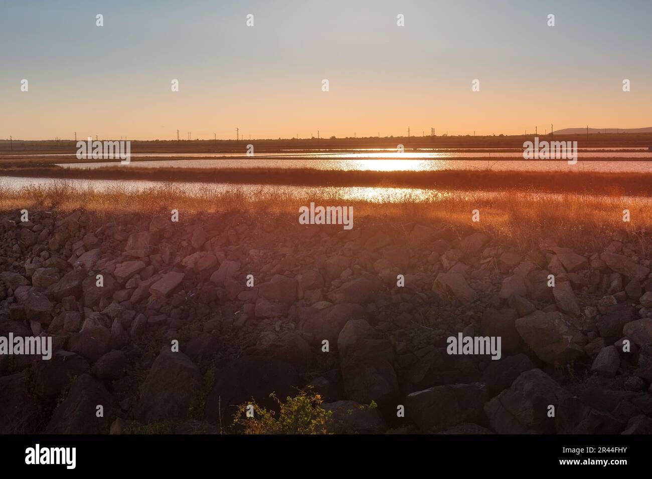 Pomorie Salzsee in der Nähe der Stadt Pomorie, Burgas Region, Bulgarien bei Sonnenuntergang Stockfoto