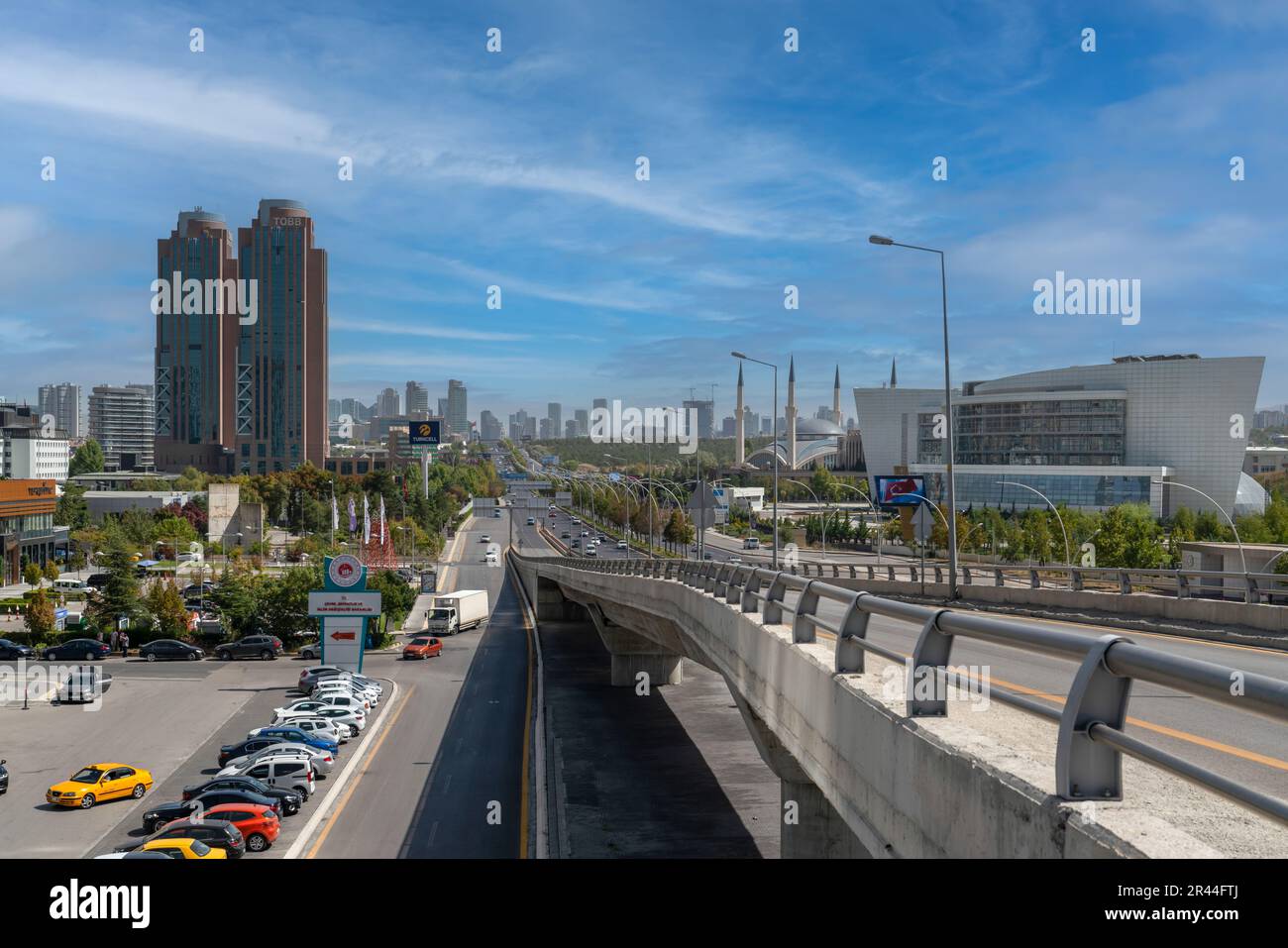 Ankara, Türkei - 17. September 2022: Panoramablick auf Ankara mit Wolkenkratzern Stockfoto