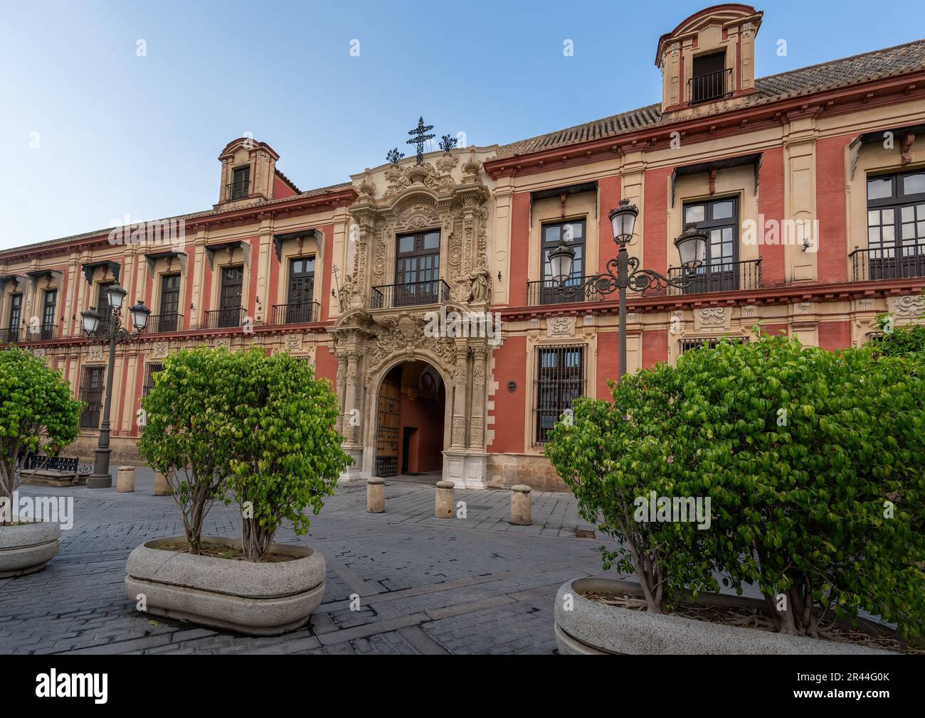 Erzbischofspalast am Plaza Virgen de Los Reyes - Sevilla, Andalusien, Spanien Stockfoto