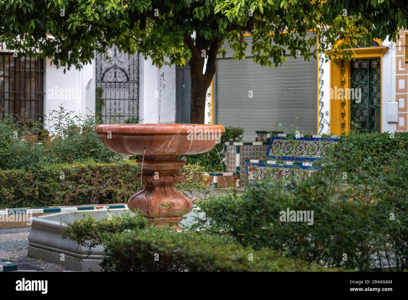 Brunnen der Plaza de Dona Elvira in Juderia - Sevilla, Andalusien, Spanien Stockfoto