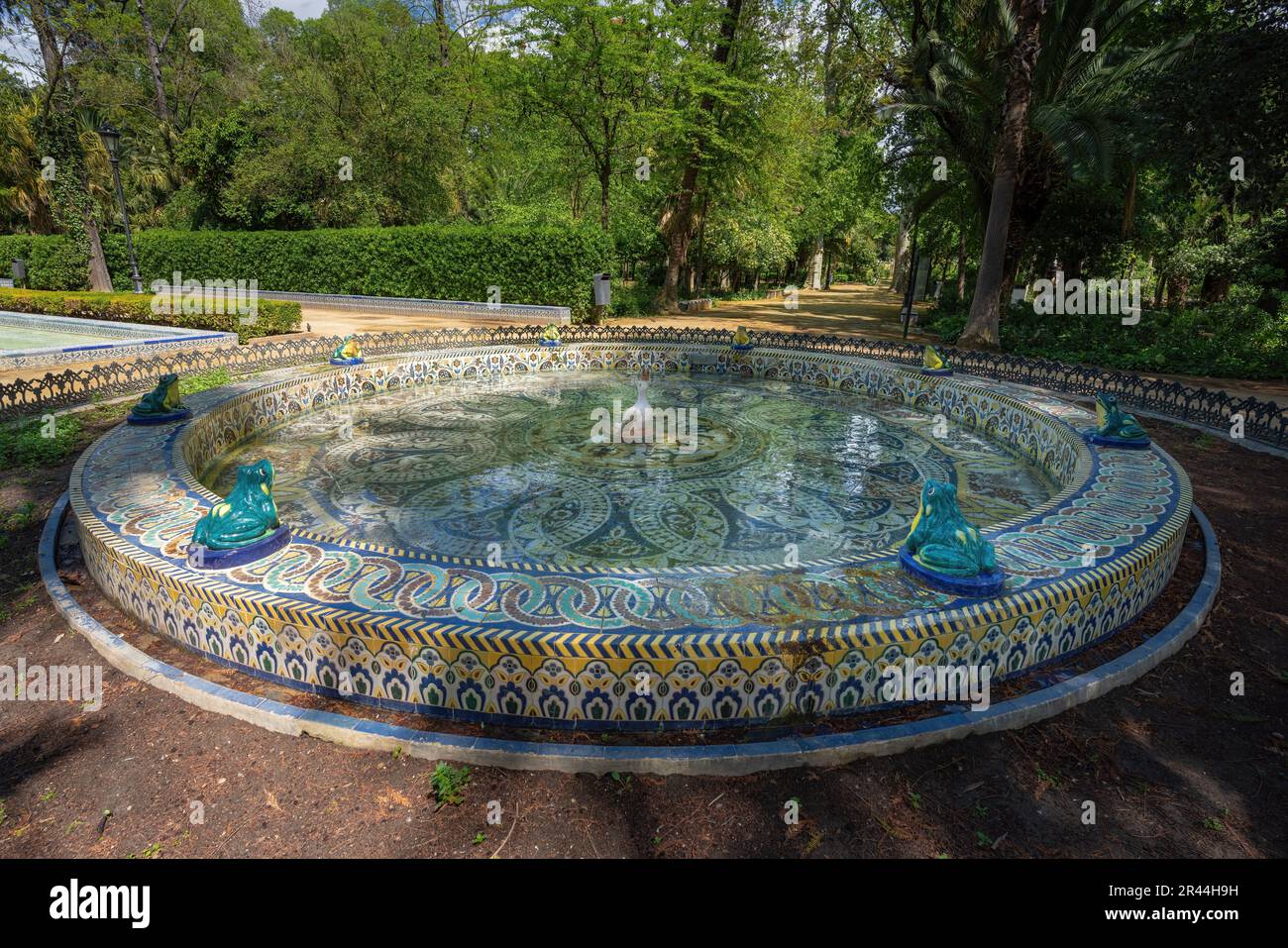 Fuente de las Ranas (Froschbrunnen) im Maria Luisa Park - Sevilla, Andalusien, Spanien Stockfoto