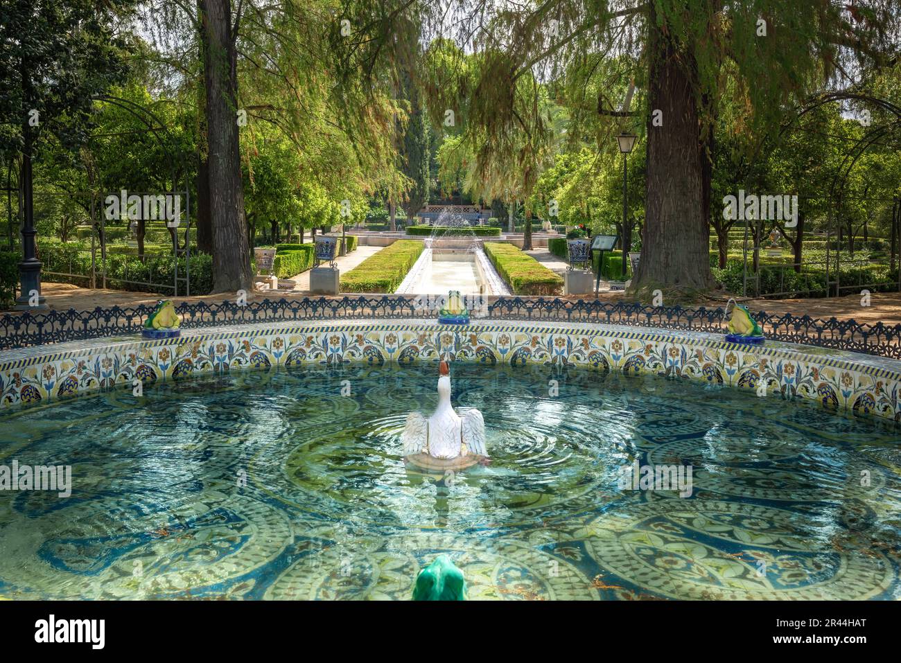 Fuente de las Ranas (Froschbrunnen) im Maria Luisa Park - Sevilla, Andalusien, Spanien Stockfoto