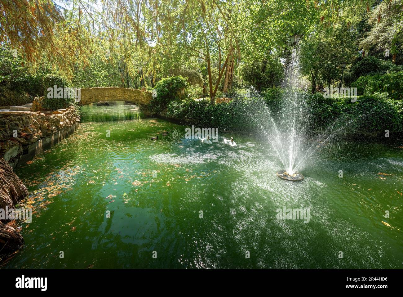 Birds Island (Isleta de los Pajaros) Brunnen und Brücke im Maria Luisa Park - Sevilla, Andalusien, Spanien Stockfoto