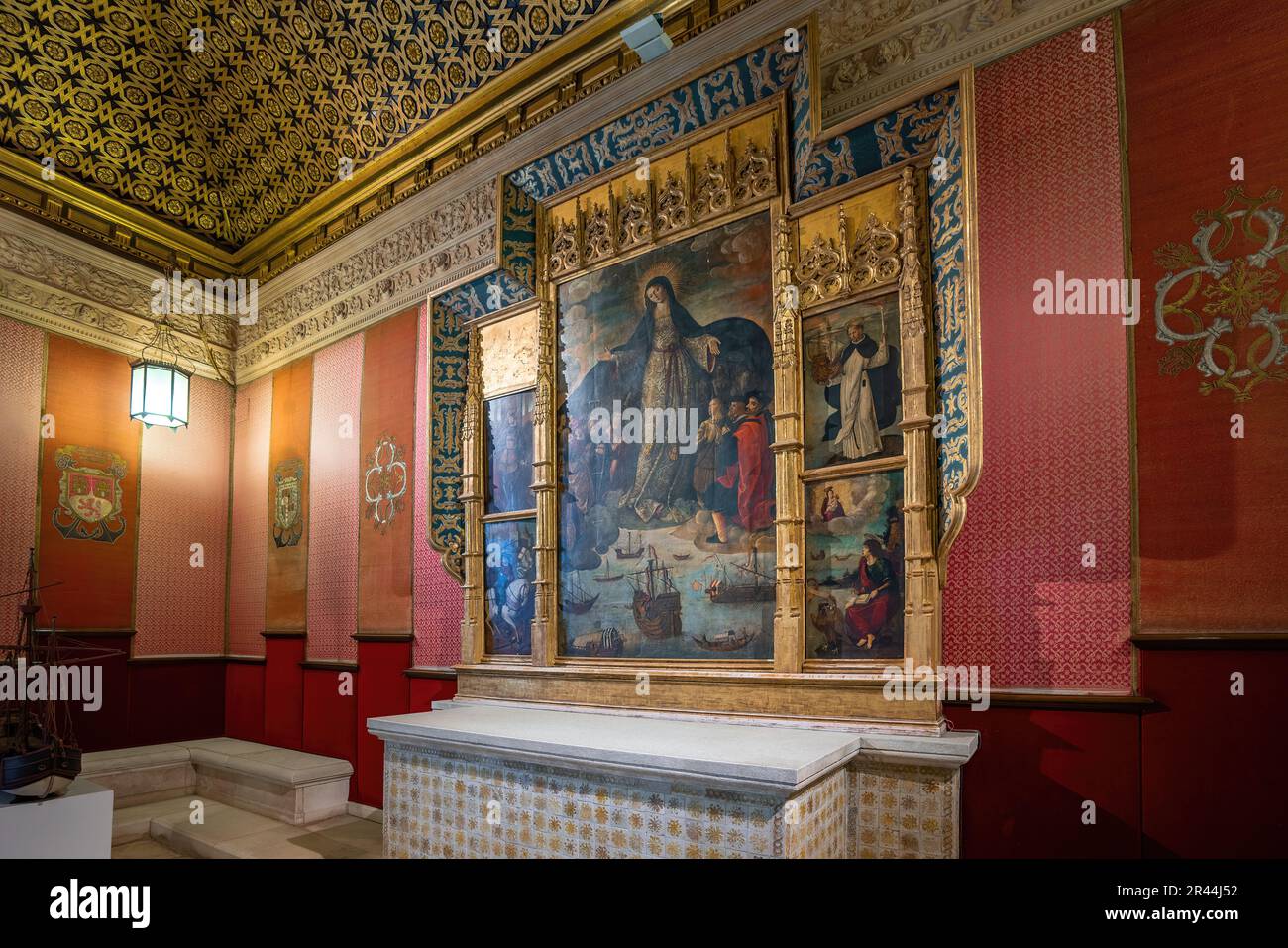 Jungfrau der Seefahrer Altarpiece (Virgen de los Navegantes) in Alcazar (Königlicher Palast von Sevilla) - Sevilla, Andalusien, Spanien Stockfoto