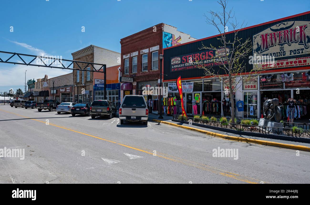 Sturgis, South Dakota, USA – 15. Mai 2023: Blick auf die Main Street, das zentrale Einkaufsviertel der Stadt Stockfoto