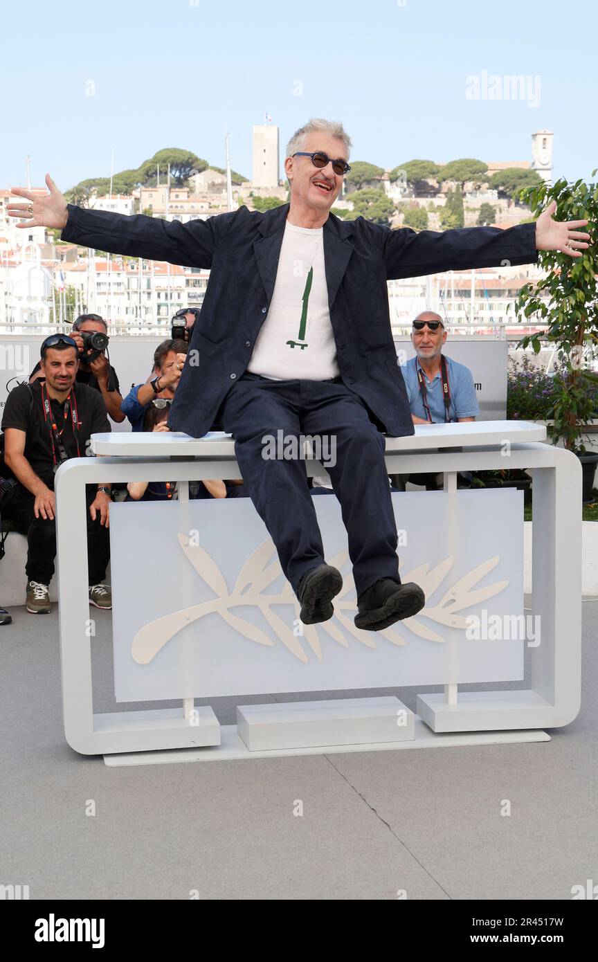 Wim Wenders beim Photocall zum Kinofilm 'Perfect Days' auf dem Festival de Cannes 2023 / 76. Internationale Filmfestspiele von Cannes am Palais des Festivals. Cannes, 26.05.2023 Stockfoto